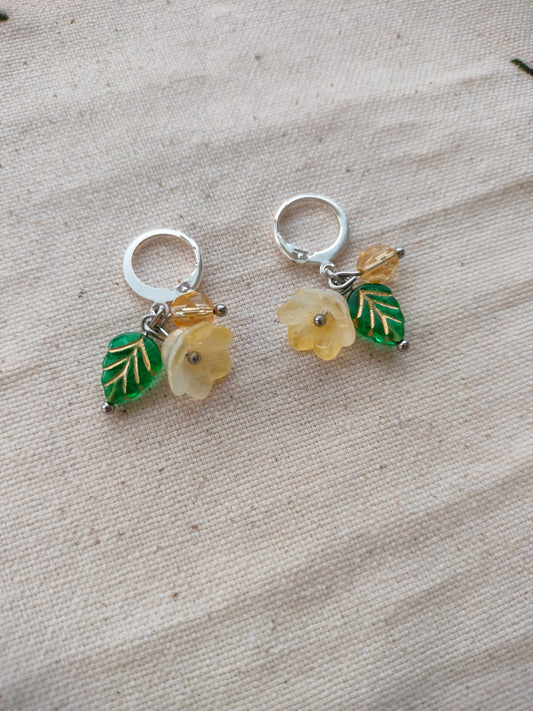 Keltaiset kukka korvikset