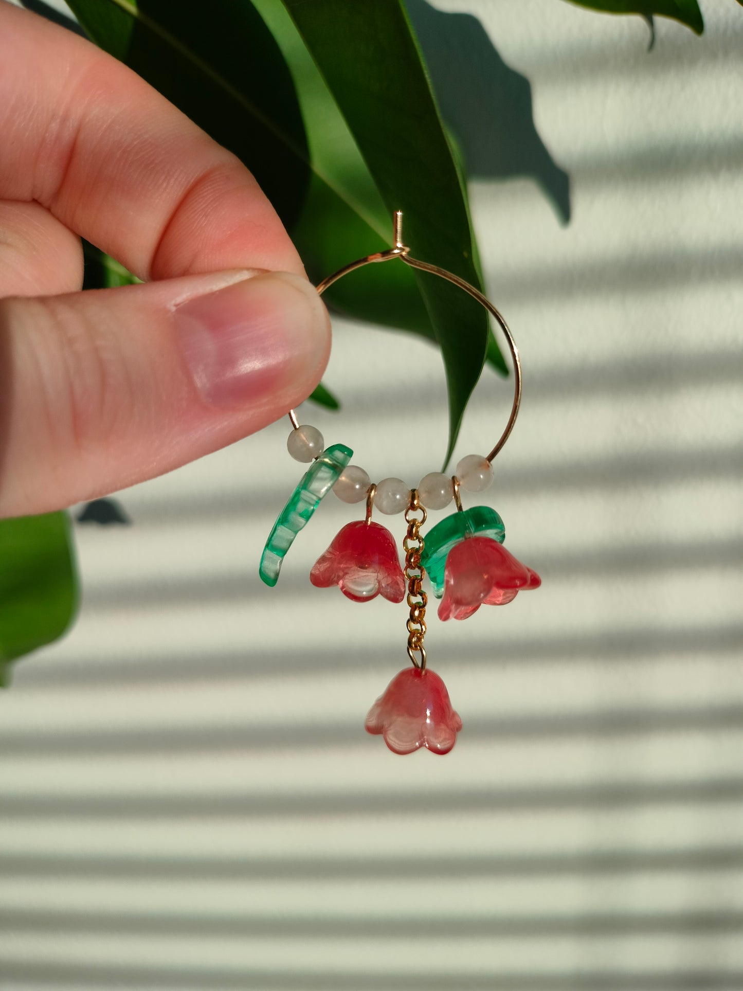 Isot lasikukka korvikset punaiset