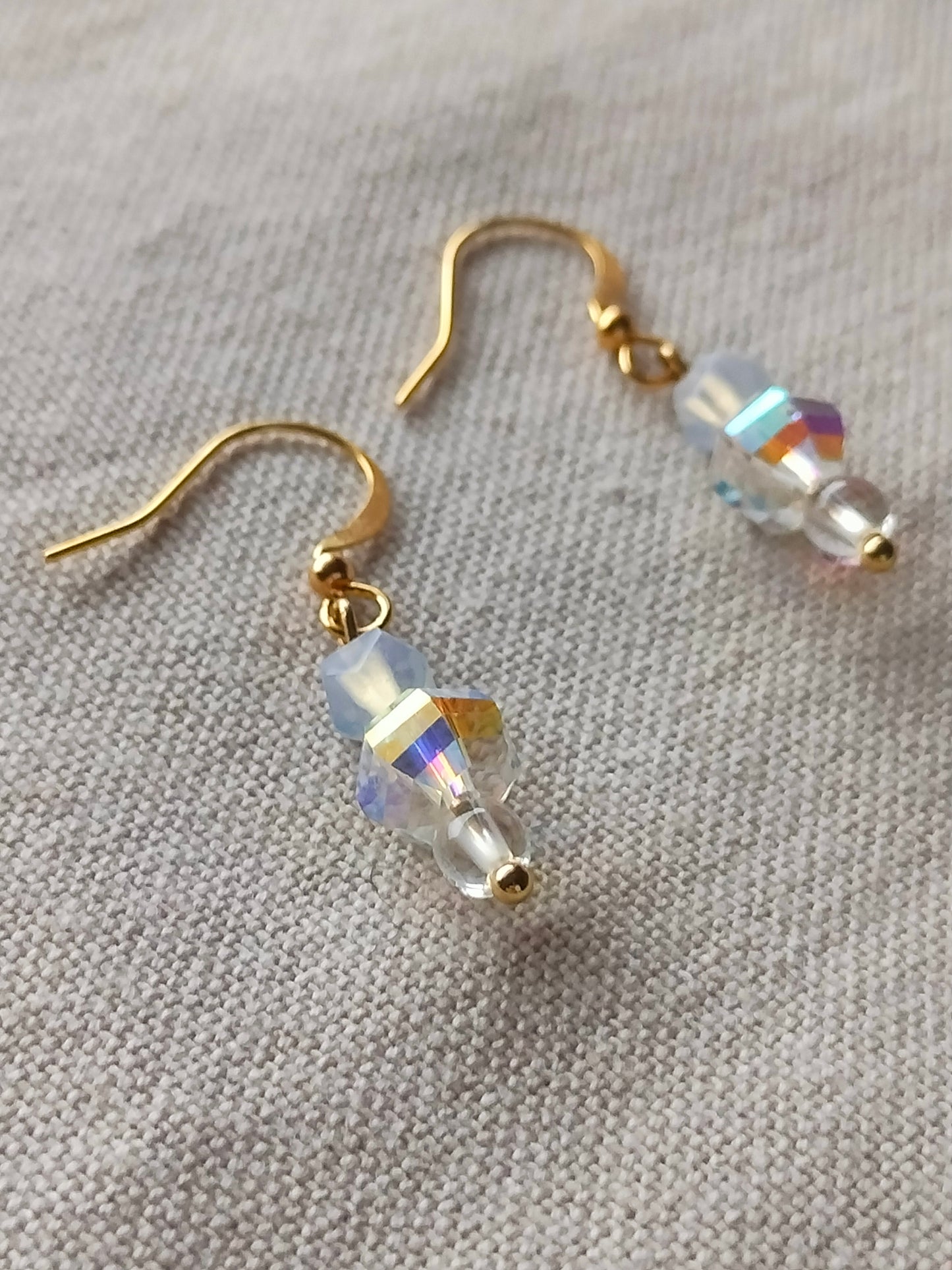 Lasi korvikset vaaleat