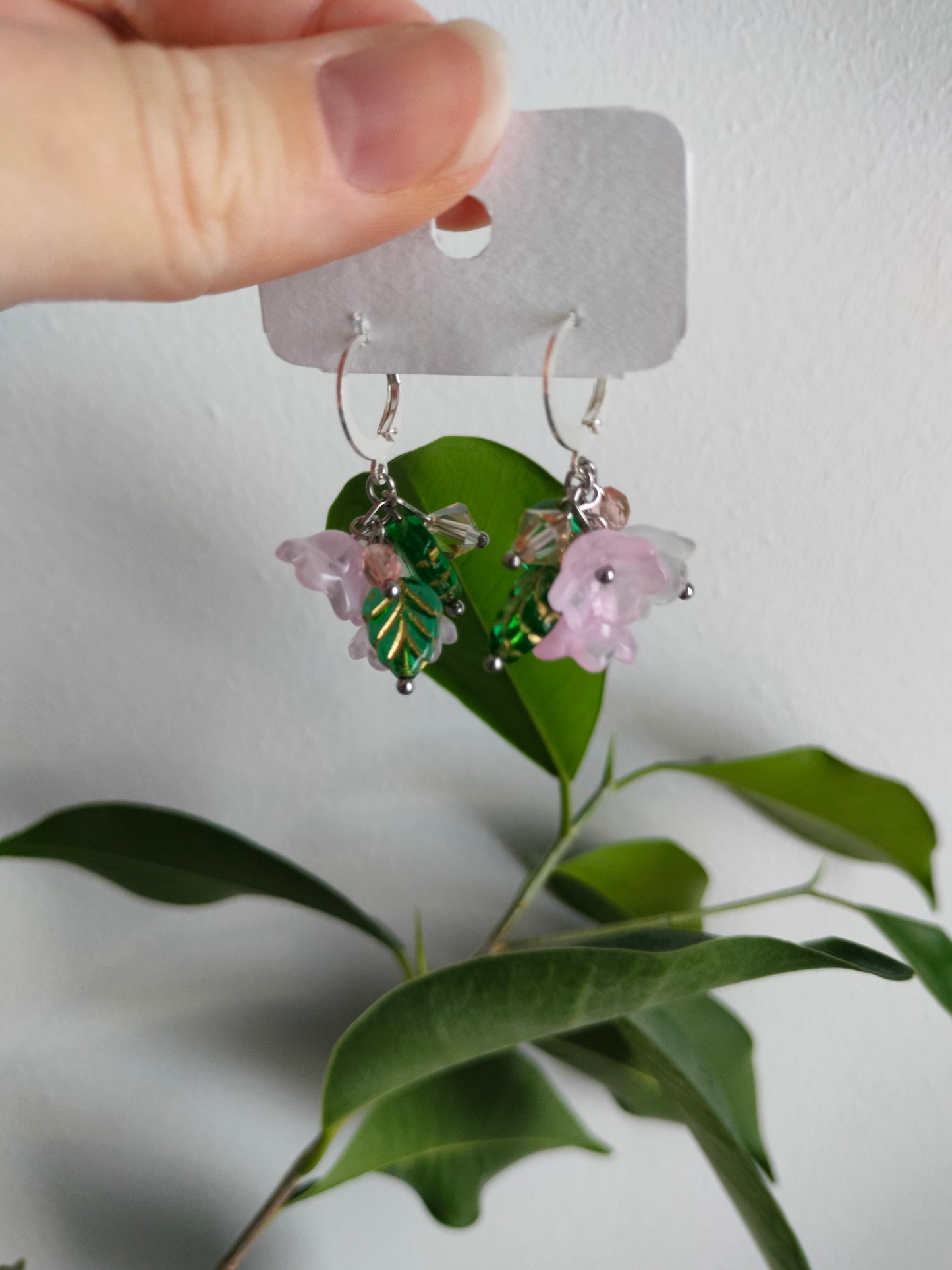 Pinkki valkoiset kukka korvikset