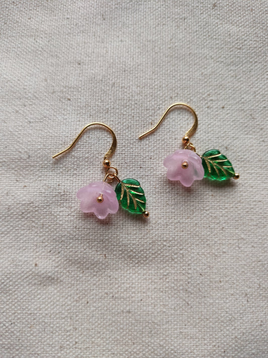 Pienet kukka korvikset (vaalean pinkki)