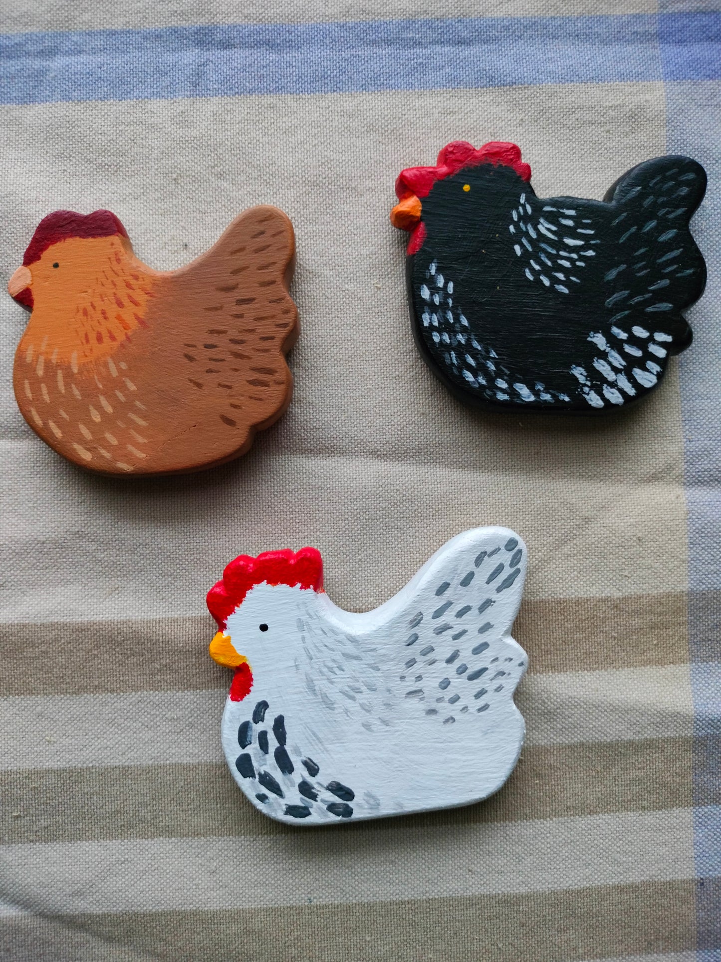 Kolme isoa kana magneettia