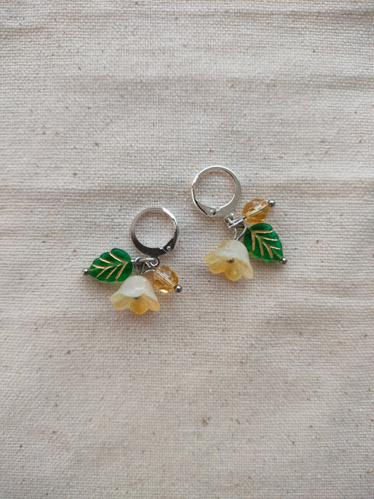 Keltaiset kukka korvikset