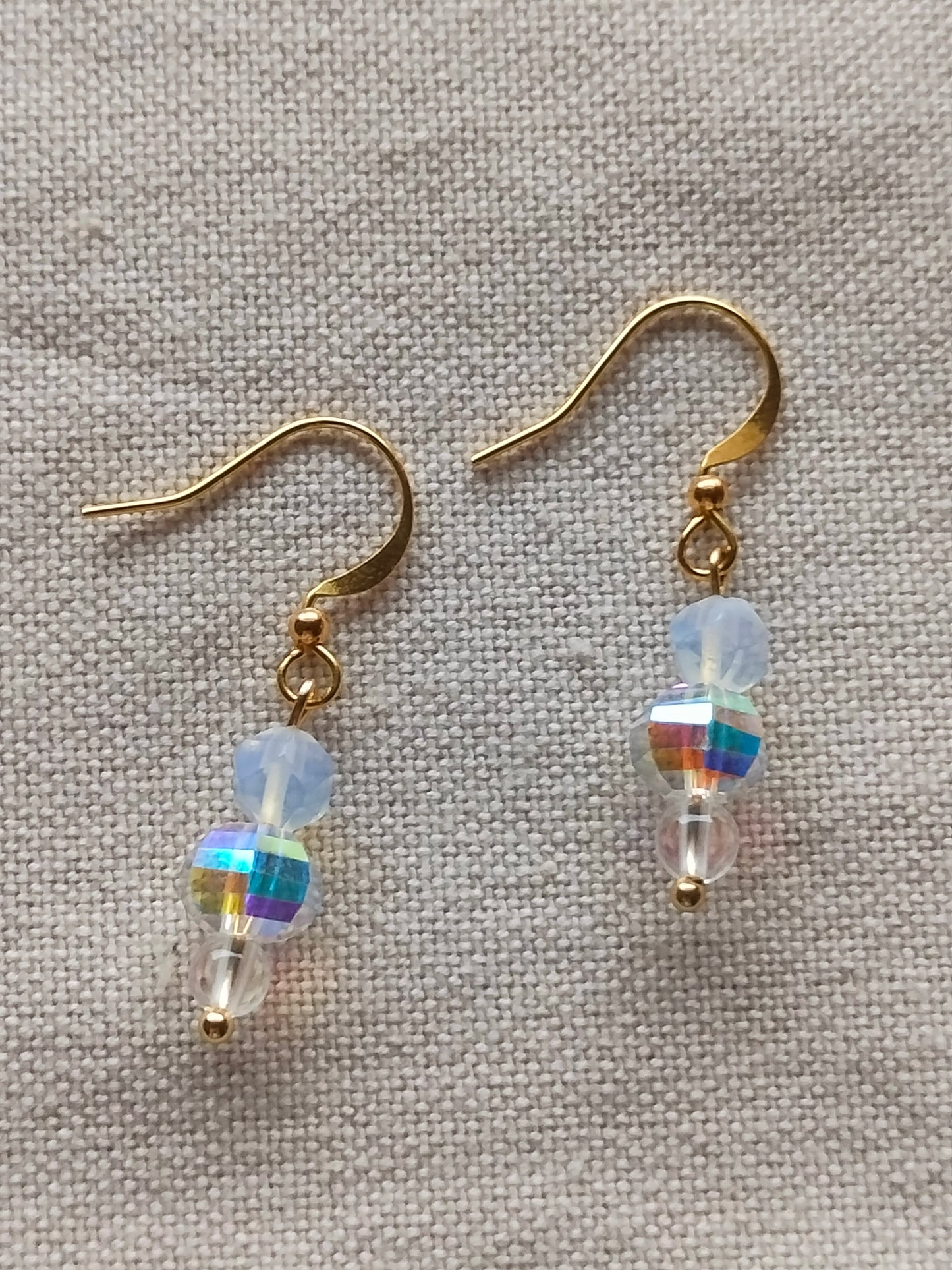 Lasi korvikset vaaleat