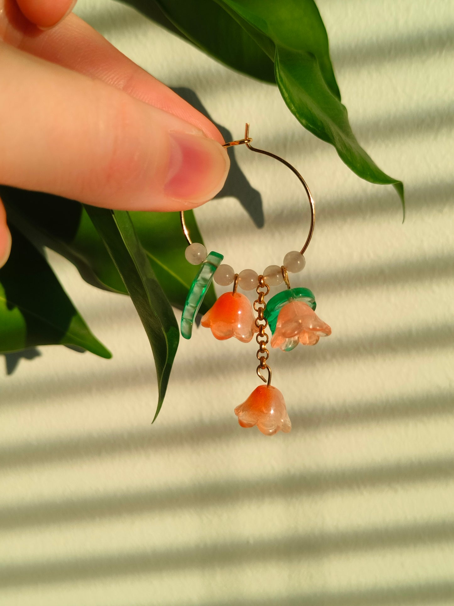 Isot lasikukka korvikset oranssit