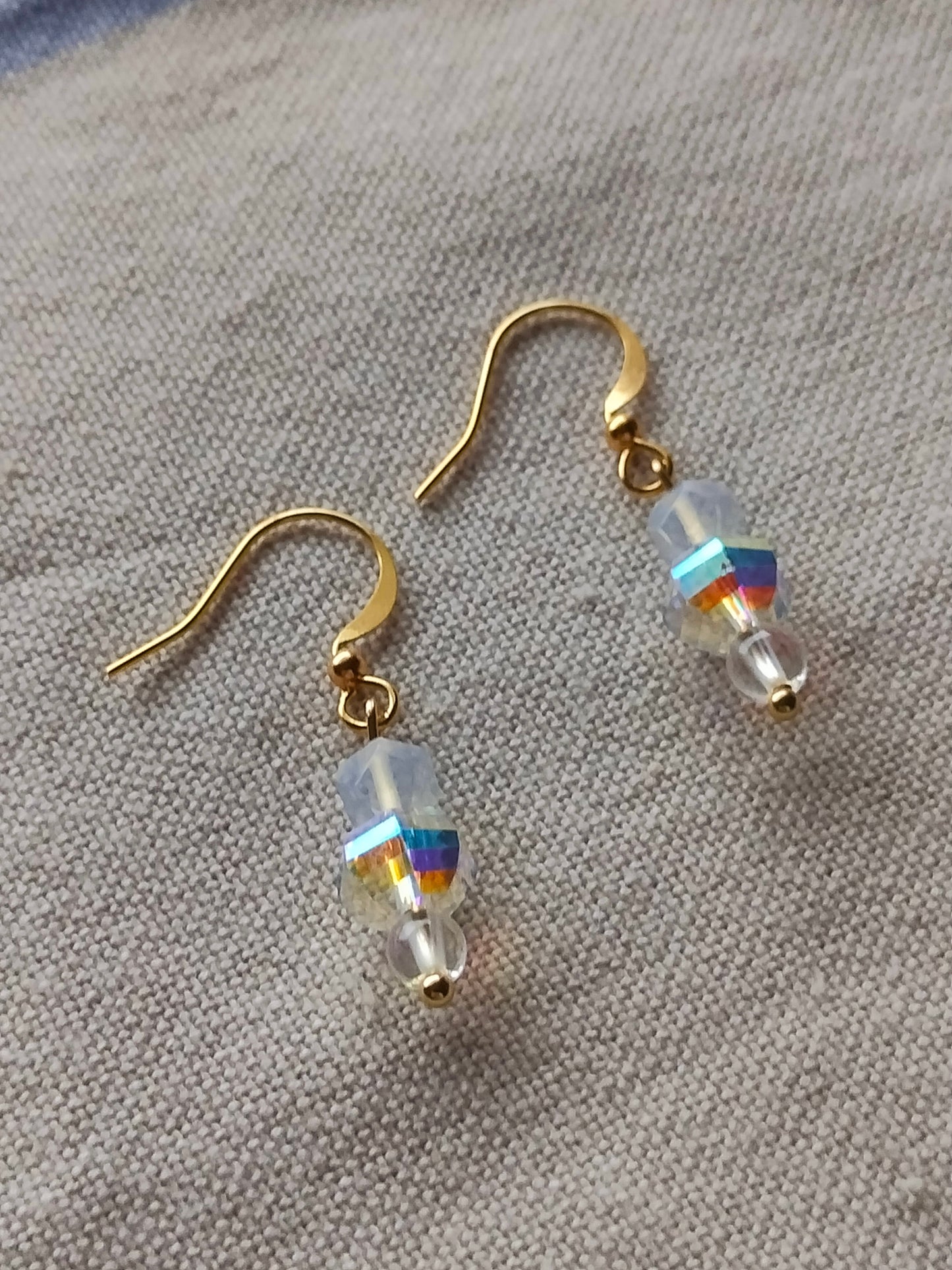 Lasi korvikset vaaleat